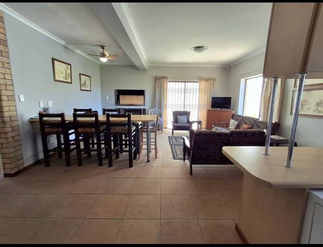 4 BEDROOM HOUSE FOR SALE IN BRITANNIA BAY
